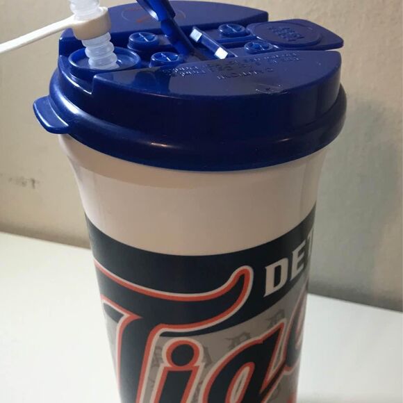 Giant Detroit Tigers Baseball Collectors Cup With Straw Subway - Picture 2 of 4
